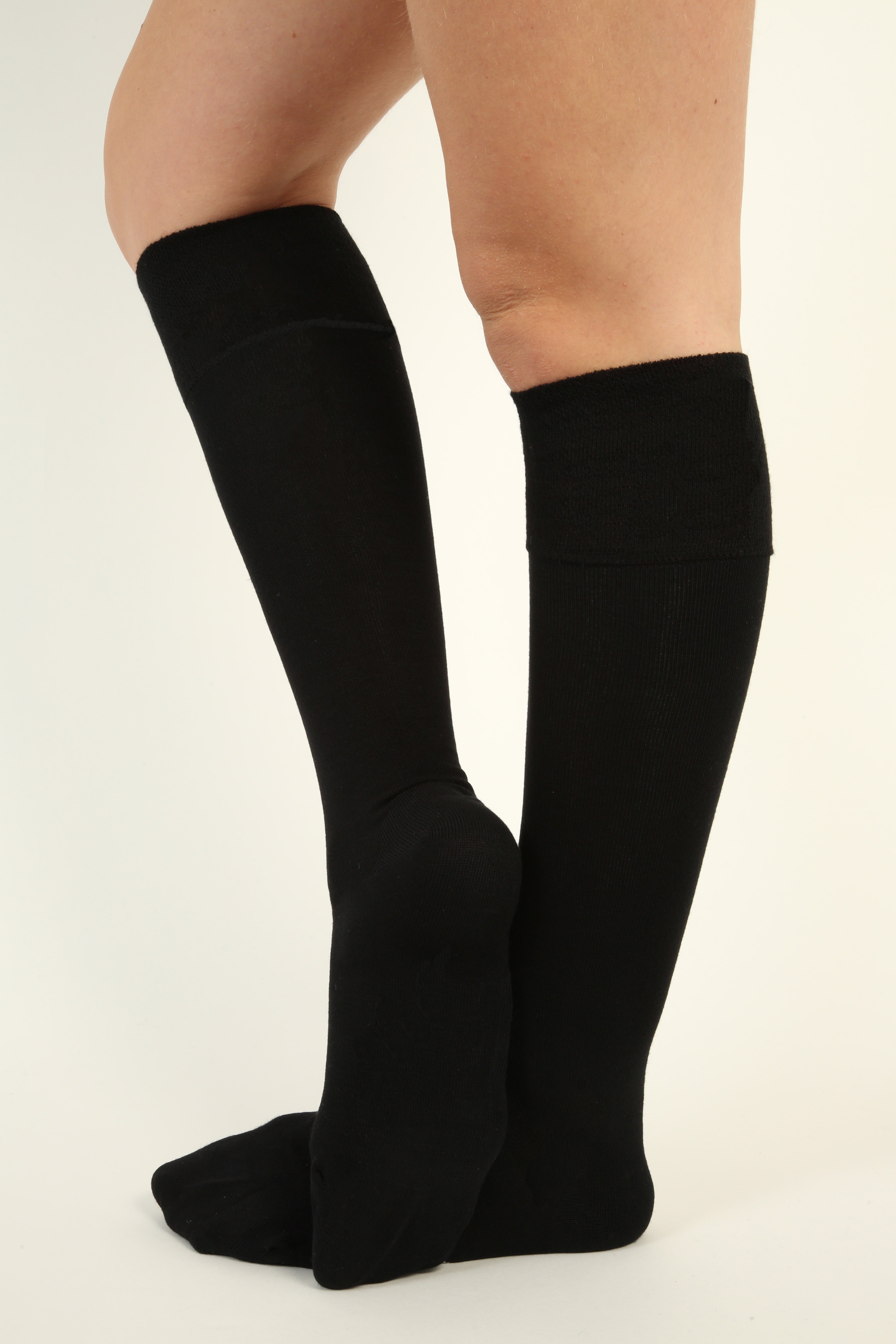 Knee-High Seamless Bamboo Socks - 4 pairs